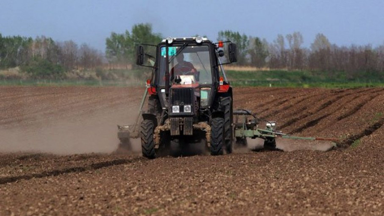 SAM SE POKRENUO: Traktor zgnječio čoveka koji ga je popravljao