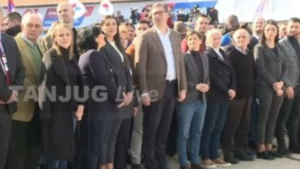 VUČIĆ U MEROŠINI Veliki broj ljudi pružio podršku predsedniku