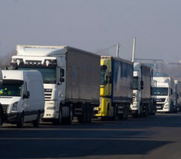 ПРЕМИНУО СРБИН: Камионџија сео на столицу на царини и умро