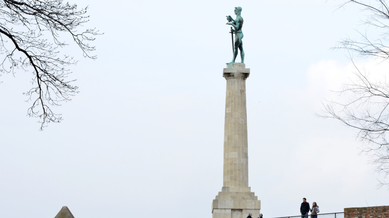 NESREĆA NA KALEMEGDANU: Žena pala sa terase ispod Pobednika