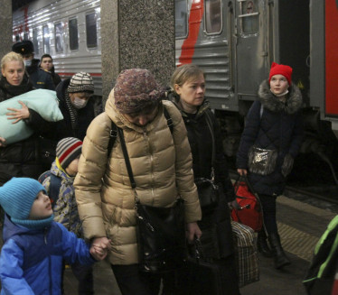 RUSKE IZBEGLICE I DALJE PRISTIŽU: 200.000 ljudi napušta Donbas