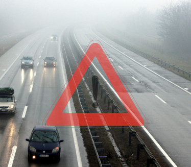 ВОЗИТЕ СПОРИЈЕ: Мокри коловози отежавају вожњу широм СРБ