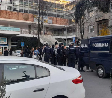 УПАЛИ У РТС: Полиција ухапсила неколико особа