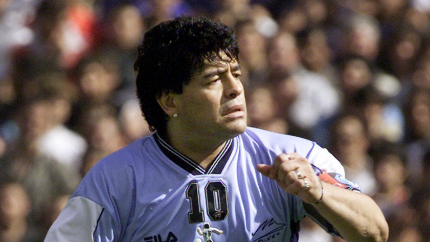 ZEZAŠ SE SA MOJOM SUPRUGOM? Maradona poludeo zbog novinara