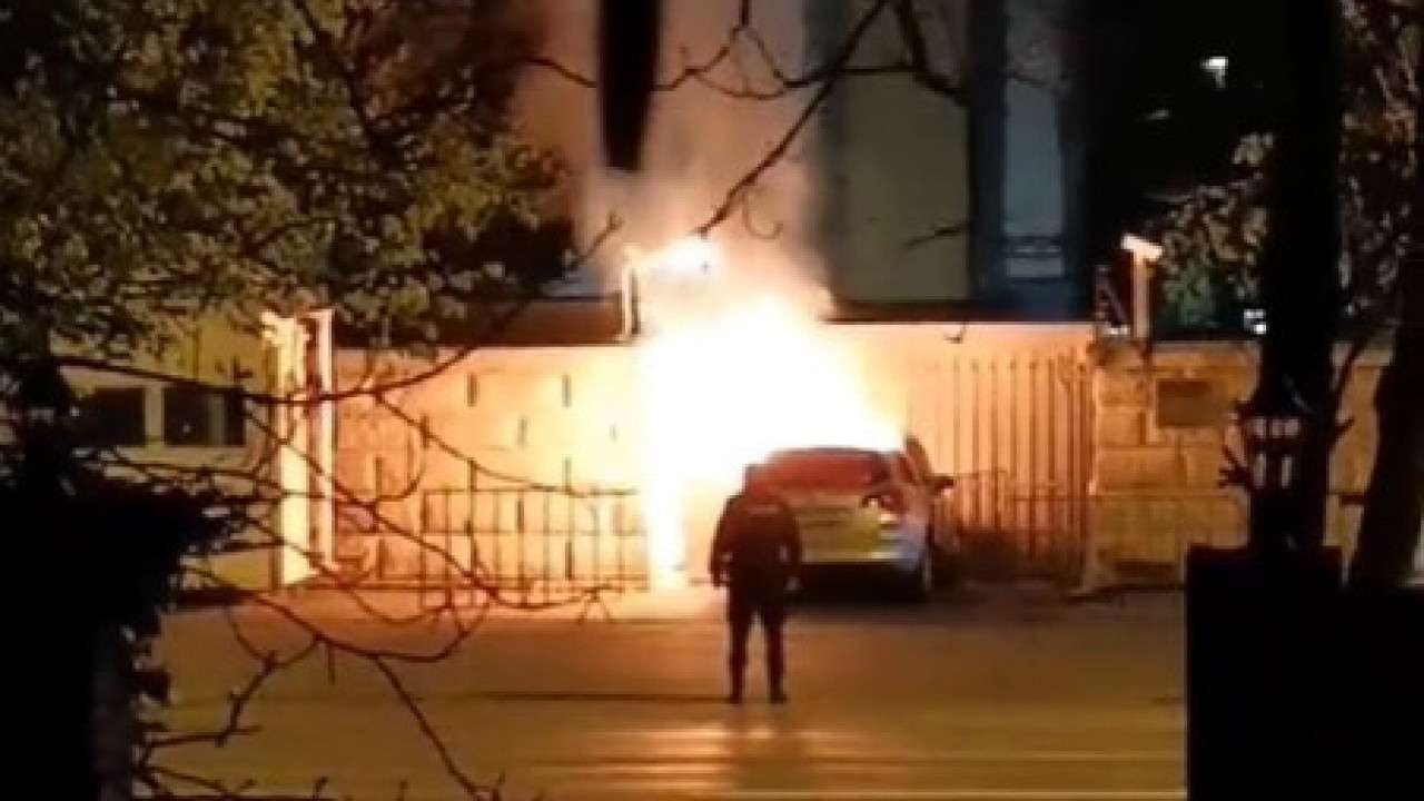 POGIBIJA U BUKUREŠTU: Vozač udario u kapije RUSKE ambasade