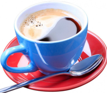 ОМИЉЕНИ НАПИТАК: Која је кафа здравија - топла или хладна?