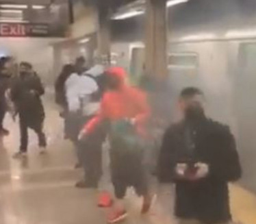 HAOS U NJUJORKU: Pucnjava u metrou, ranjeno nekoliko osoba