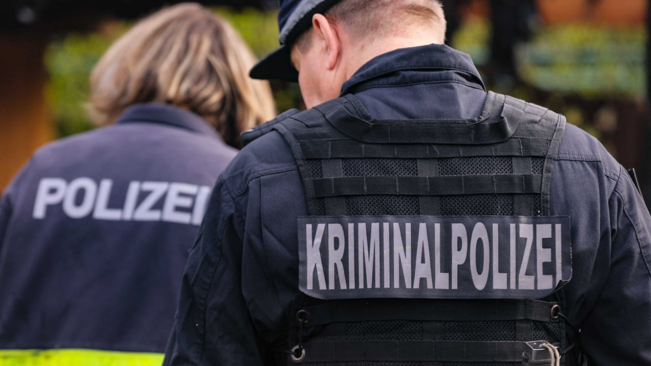 ОНИ ПУЦАЈУ НА КАДЕТЕ: Необичан ритуал немачке полиције