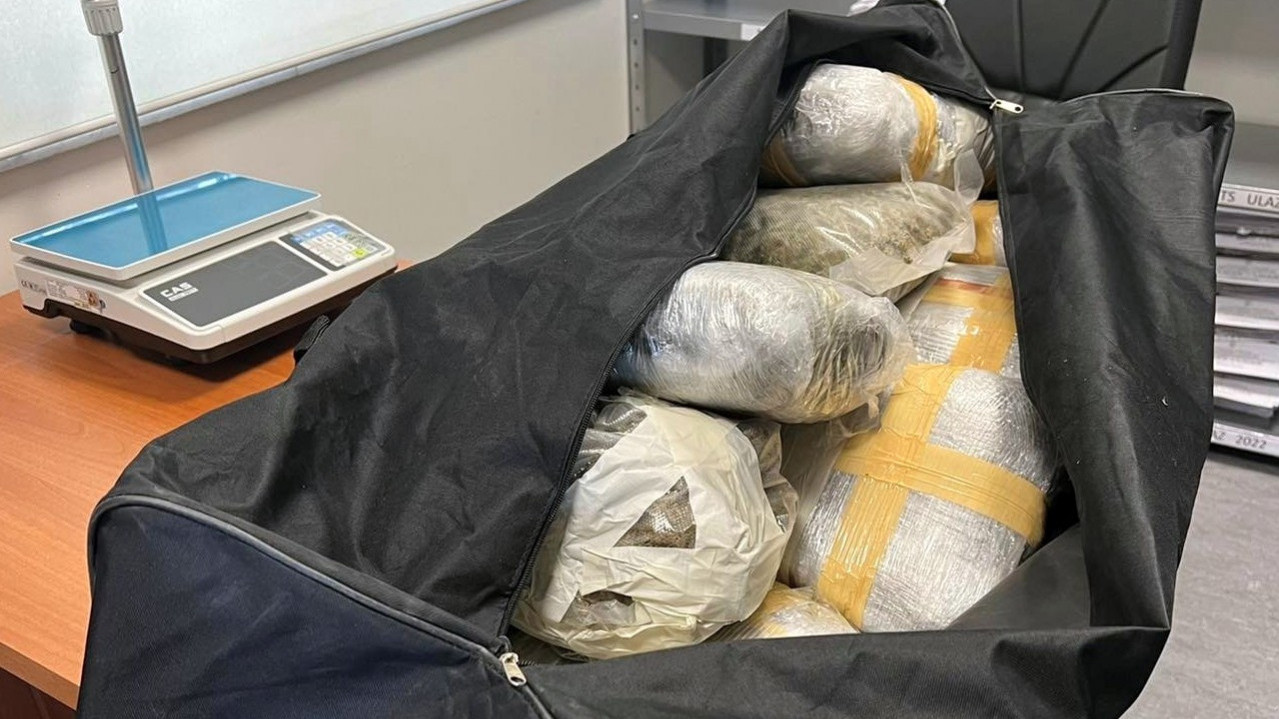 UPRAVA CARINA: Na prelazu Merdare zaplenjeno 12kg droge