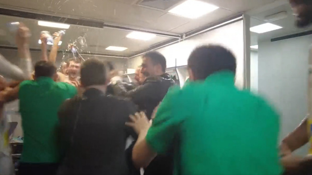 PROVOKACIJA? Košarkaši Burse slavili pobedu uz OVU pesmu