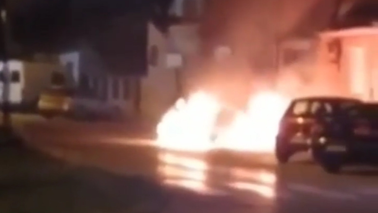 ТРЕБИЊЕ: Изгорео ауто новинарке РТРС