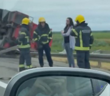 PREVRTANJE CISTERNE: Nezgoda kod Ostružničkog mosta