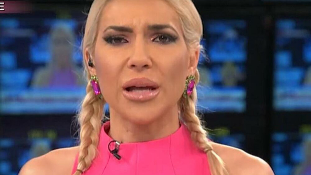 KIKICE I GOLA LEĐA: Jovana se razgolitila u jutarnjem (FOTO)