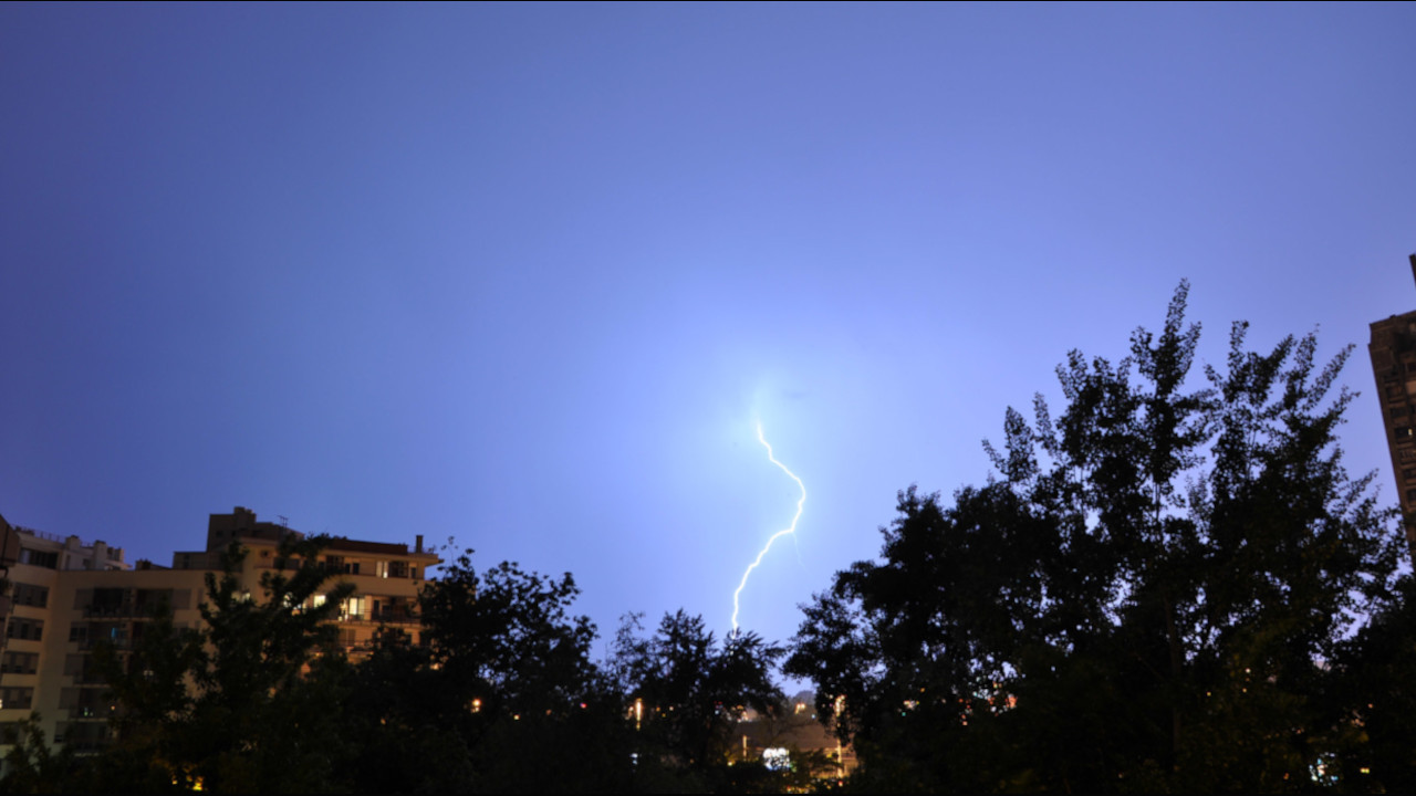 BANOVO BRDO POD VODOM: Oluja napravila haos u Beogradu VIDEO