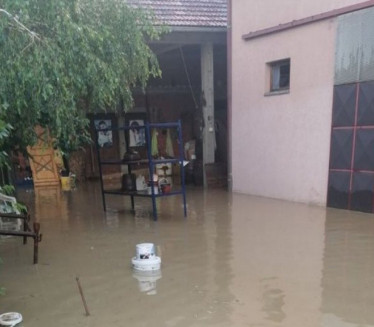 СТРАДАО ТРСТЕНИК: Обилне падавине, вода продрла у куће