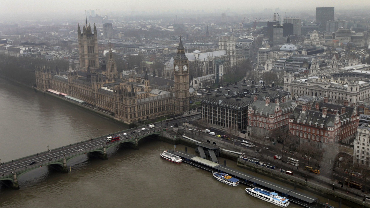 PANIKA U LONDONU: Pronađen sumnjiv paket u Vestminsteru