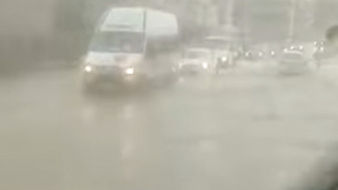 OLUJA U KNINU: Potop na ulicama grada