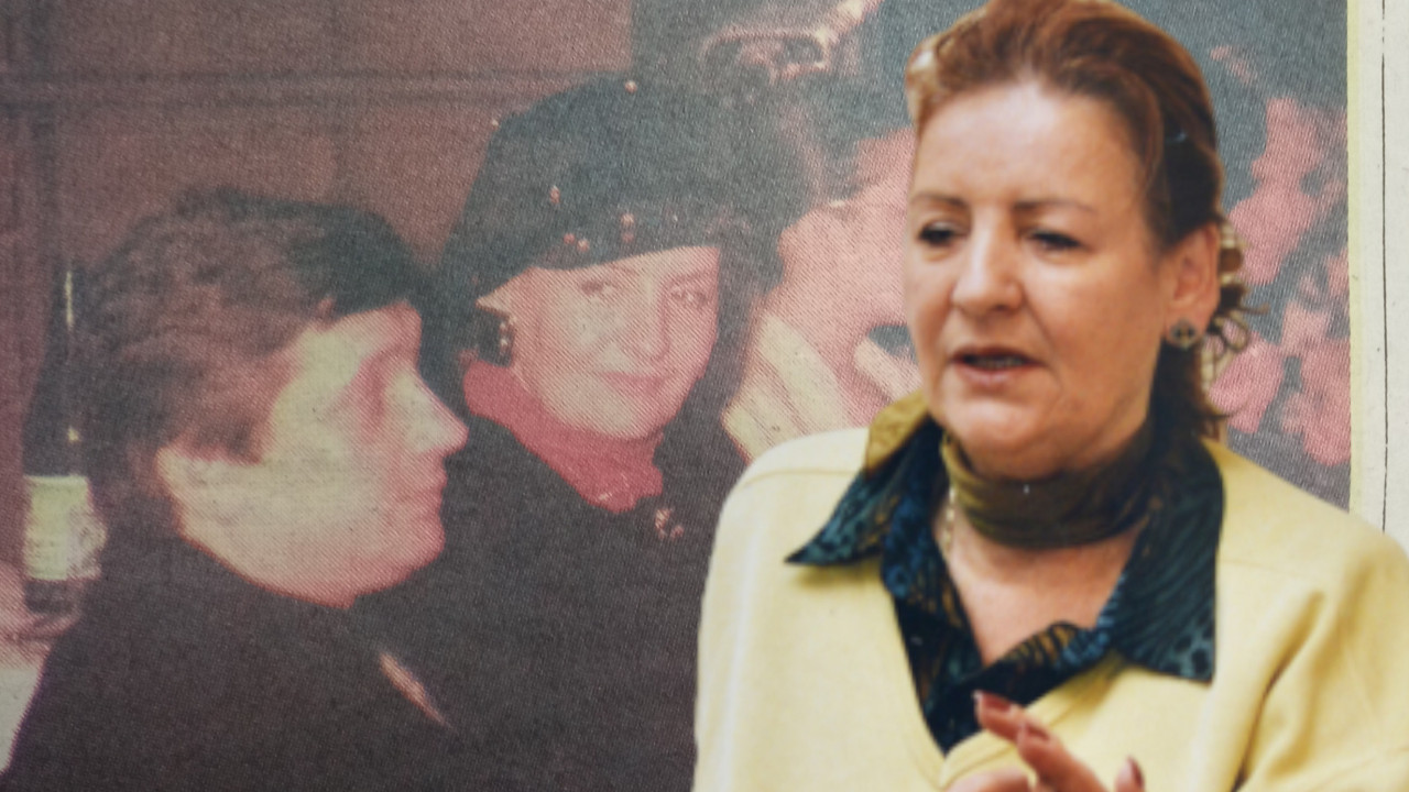 KO JE LEPIN DEČKO? Kad je ušla s njim, ceo restoran je brujao