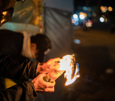 HAOS U LESKOVCU: Zapaljenu flašu benzina bacio na lokal