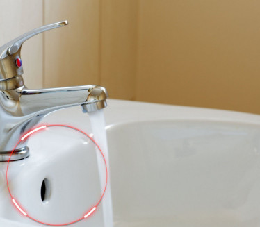 IMA DVE FUNKCIJE: Znate li čemu služi rupa na lavabou?