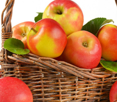 TRIKOVI NAŠIH BAKA: Zašto se leti jede jabuka pred spavanje