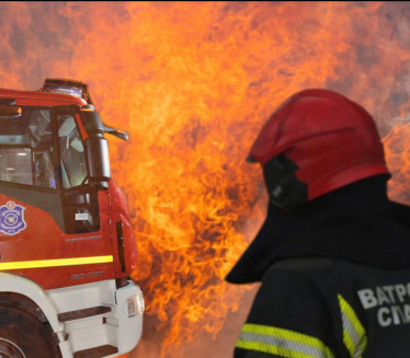 ГОРЕ ДИВЧИБАРЕ: Четири ватрогасна возила гасе пожар