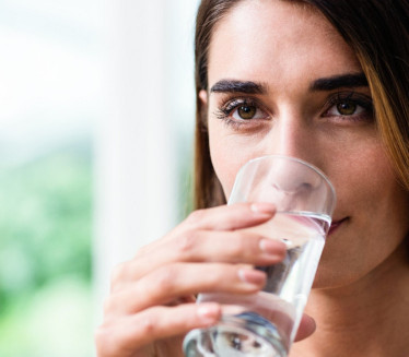 Шта се деси у телу када попијете чашу воде на празан стомак?
