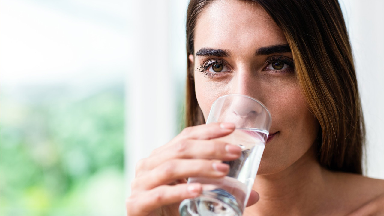 Шта се деси у телу када попијете чашу воде на празан стомак?