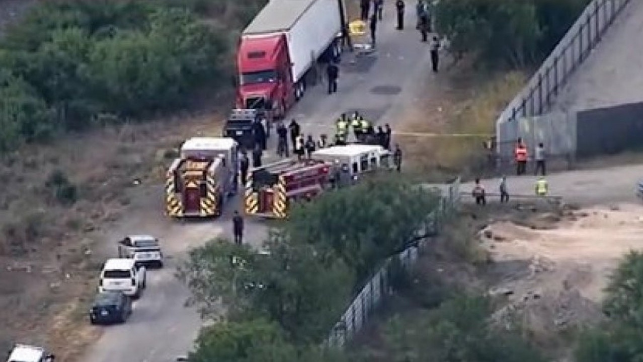 СТРАВИЧНЕ СЦЕНЕ У САД Пронађено 46 беживотних тела у камиону
