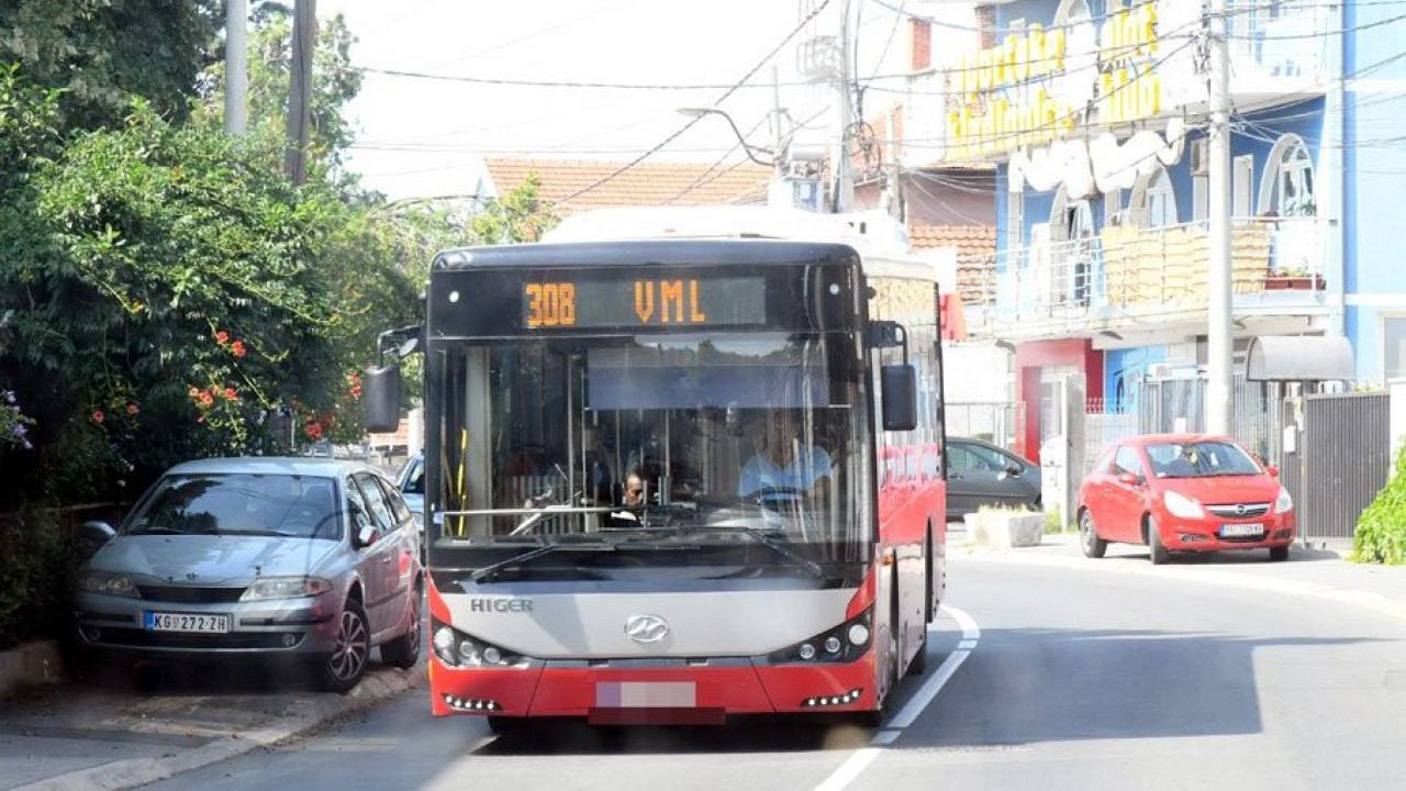 INCIDENT U BULEVARU: Bejzbol palicom na vozača autobusa