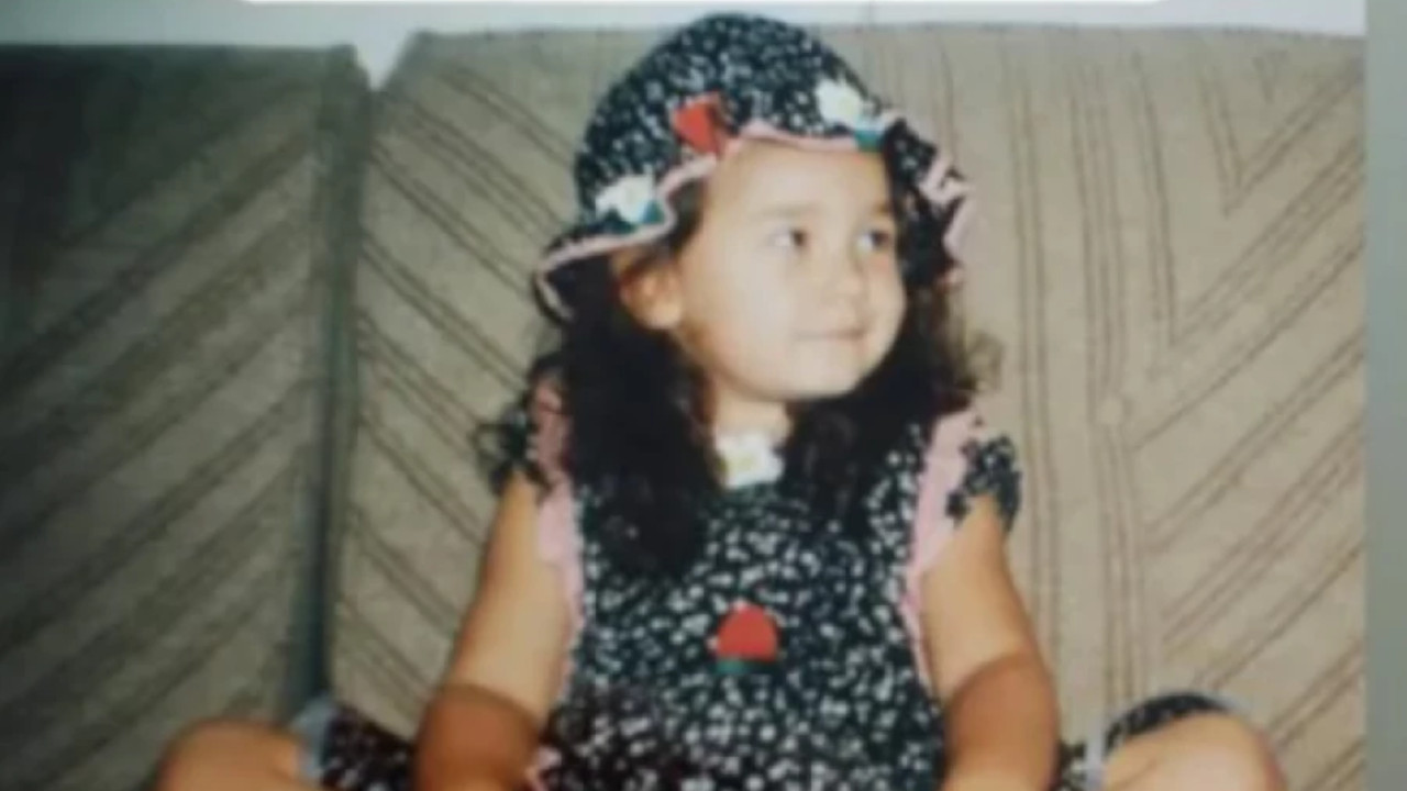 CEO SVET JE ČUO ZA NJU: Prepoznajete li našu pevačicu?