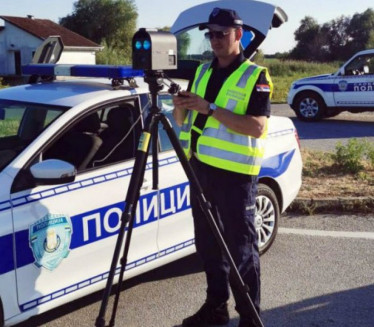 SRPSKA POLICIJA PRESRELA ITALIJANA: Vozio skoro 250km na sat