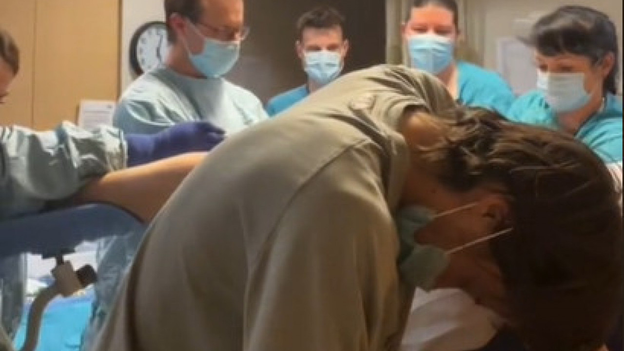 PRISUSTVOVAO POROĐAJU: O reakciji muža bruji internet