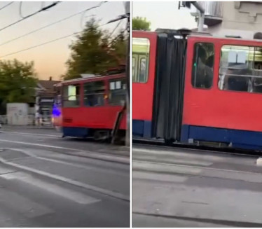 HAPŠENJE KOD AUTOKOMANDE: Policija ušla u tramvaj (VIDEO)