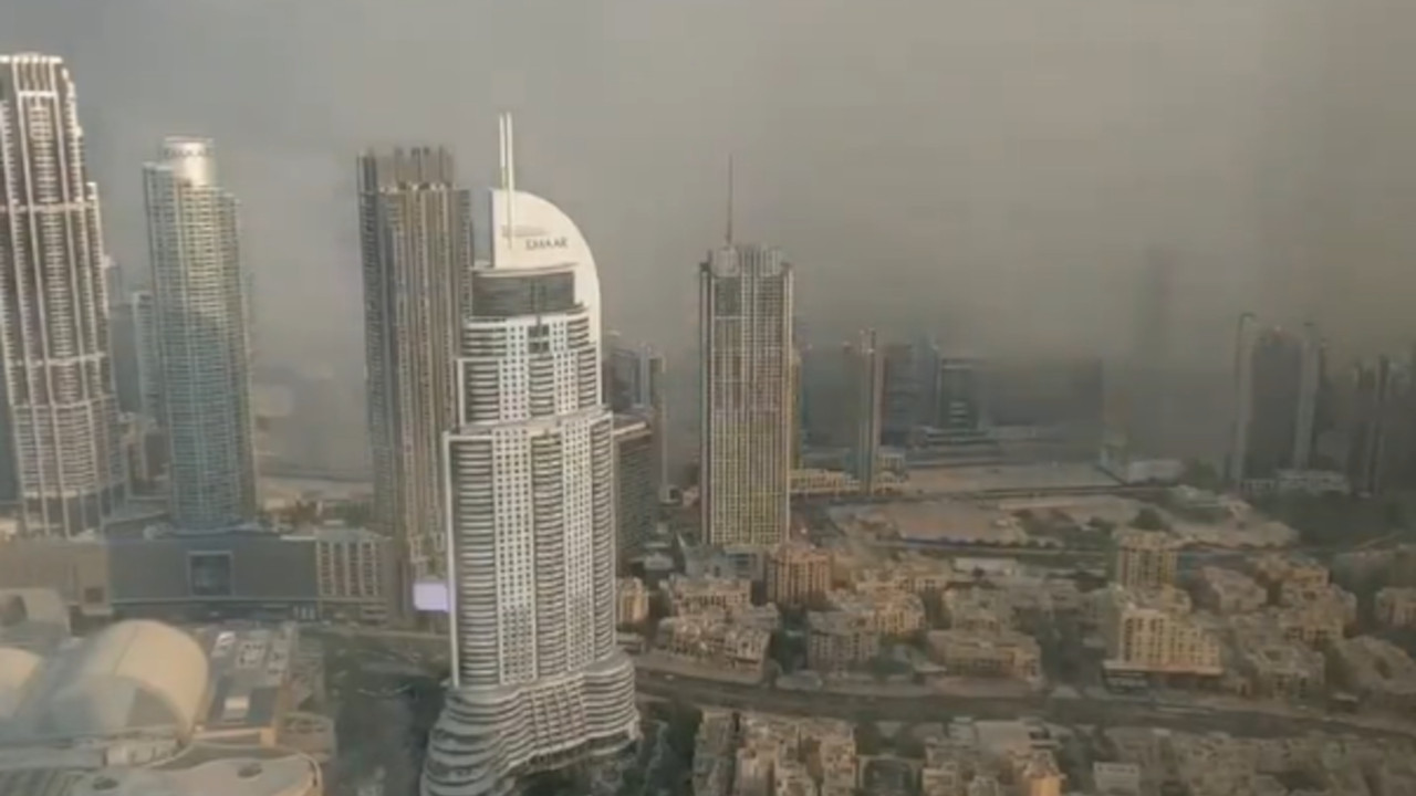 ЗАСТРАШУЈУЋА ОЛУЈА: Дубаи нестао на пар минута (ВИДЕО)