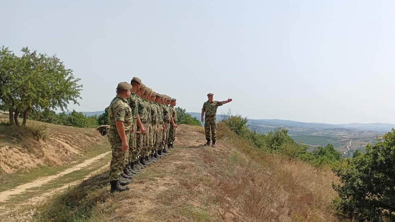 Врх Генералштаба ВС на административној линији са КиМ (ФОТО)