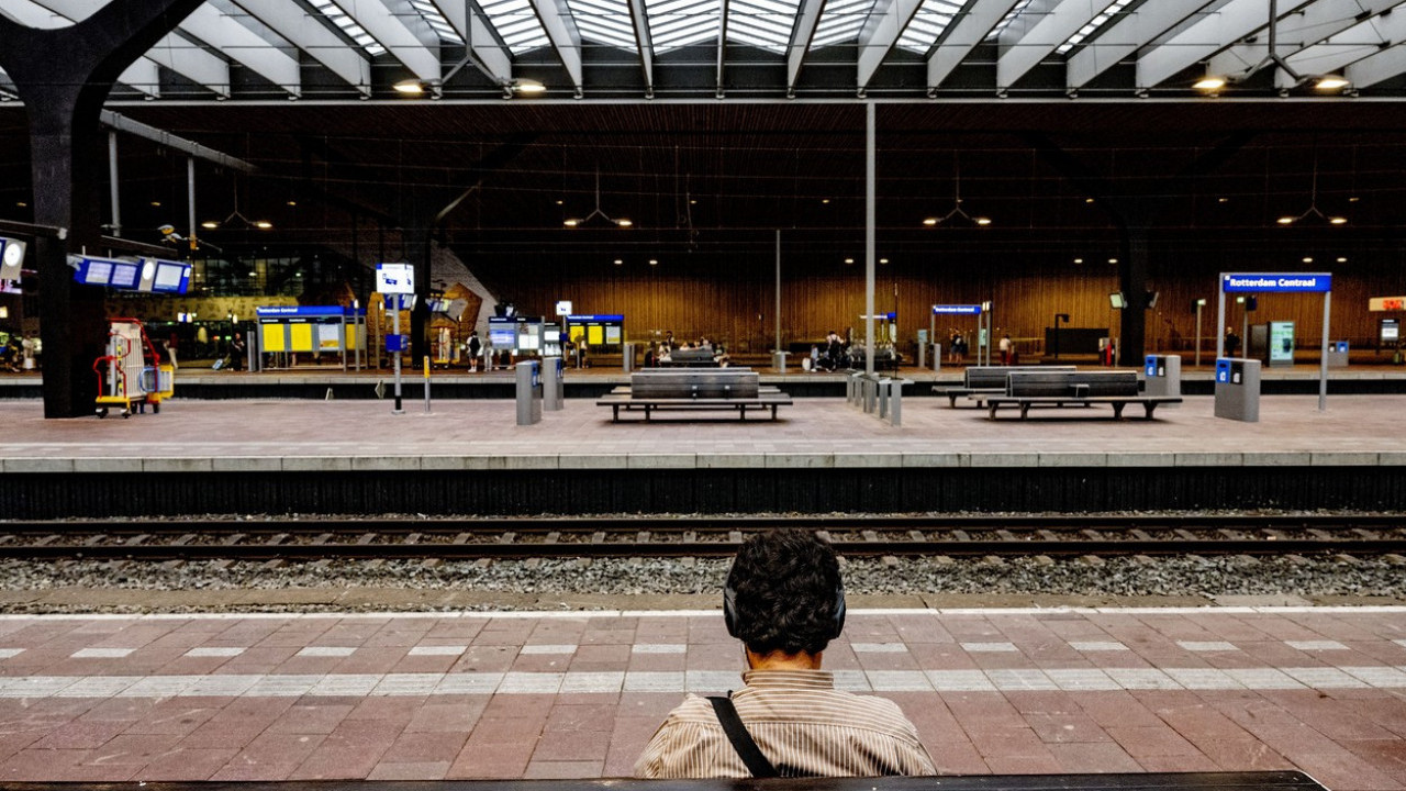 ЗАПОЧЕТ ШТРАЈК Железнички радници у Холандији обуставила рад