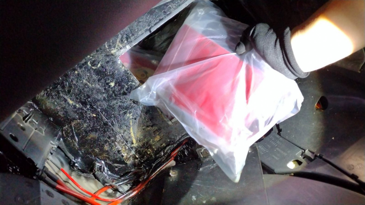 ВЕЛИКА ЗАПЛЕНА: Пронађено 10кг кокаина на Батровцима (ВИДЕО)