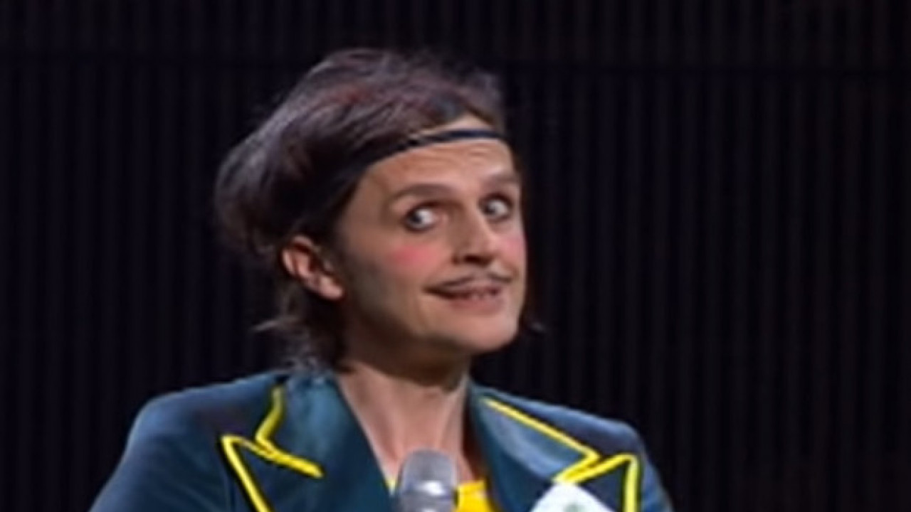 IZNENADIO PRATIOCE: Laka pozira u dvodelnom kupaćem