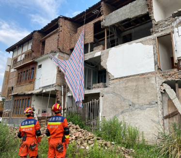 ИМА СТРАДАЛИХ: Детаљи разорног земљотреса у Кини