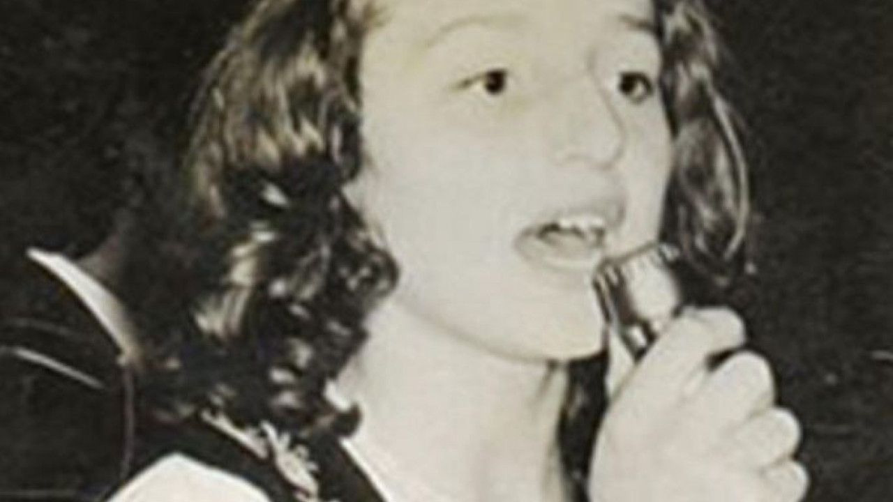 PREPOZNAJETE LI DEVOJČICU? Folk zvezda juče napunila 63