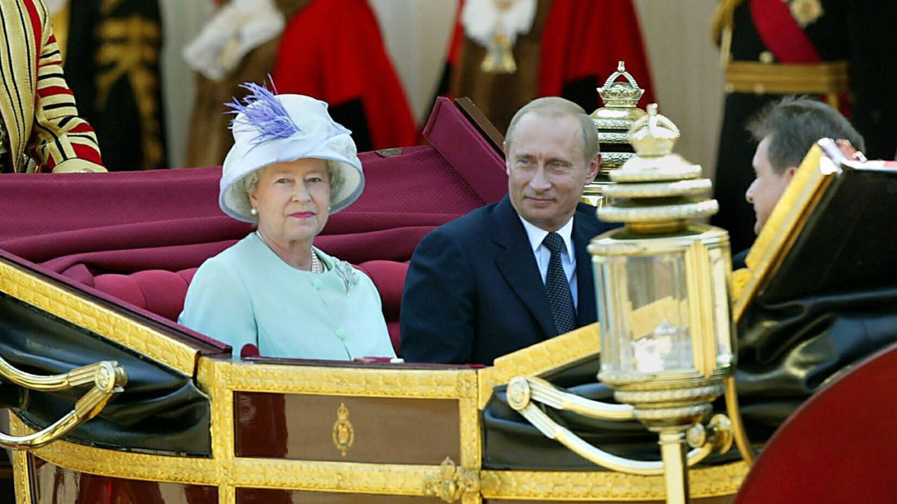 Путин каснио на састанак са краљицом - пецнула га коментаром