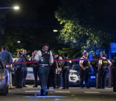УЖАС У САД: Полиција након потере убила Афроамериканца (16)