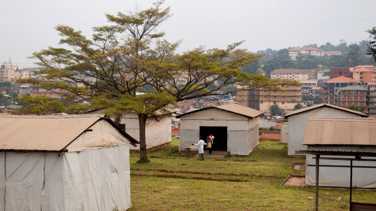 SVE ZASTUPLJENIJA: Širenje ebole, preko 100 zaraženih