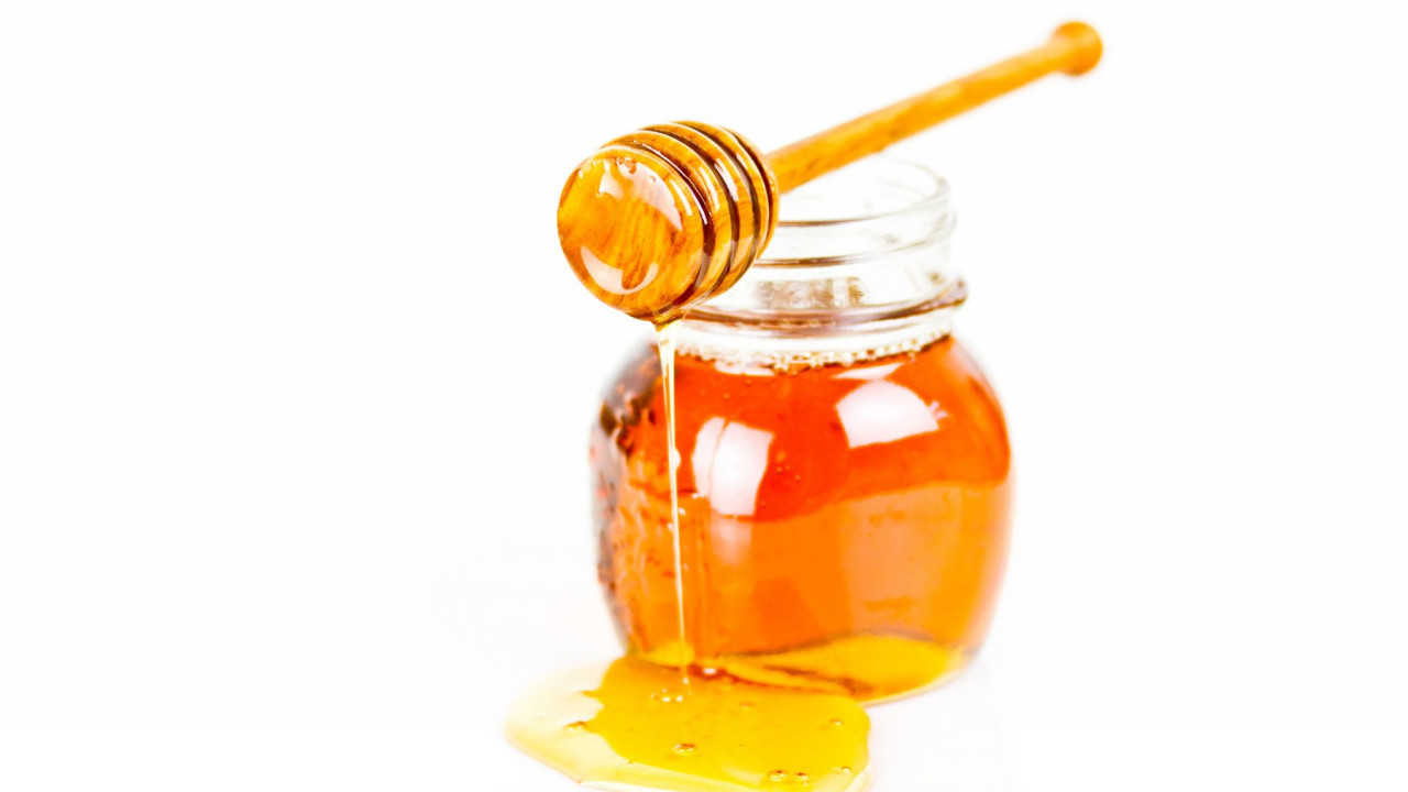 МИТ ИЛИ ИСТИНА: Треба ли мед јести само дрвеном кашиком?