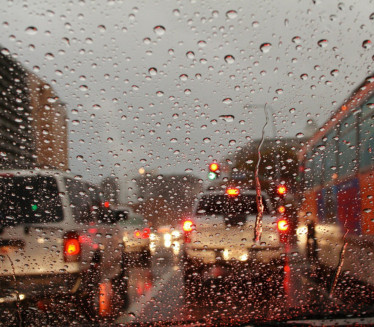 "ЛИЈЕ КАО ИЗ КАБЛА": Велике падавине настављају да муче СРБ