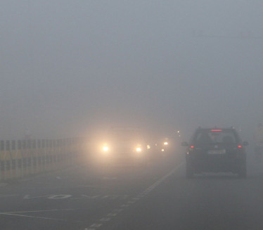OPREZNO: Magla na putevima širom Srbije - apel vozačima!