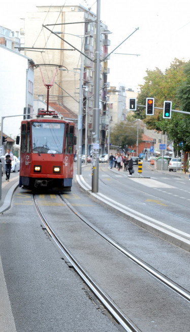 DRAMA U ZAGREBU: Vatrogasci digli tramvaj da izvuku mladića