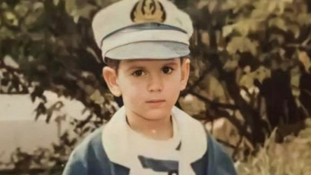 ЦЕО СВЕТ МУ СЕ КЛАЊА: Ко је дечак са слике?