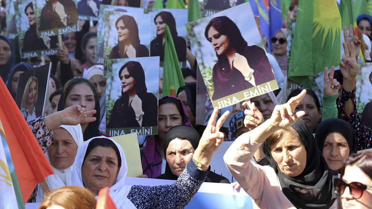 ВЕЛИКА ПОБЕДА ЗА ЖЕНЕ У ИРАНУ: Укида се морална полиција